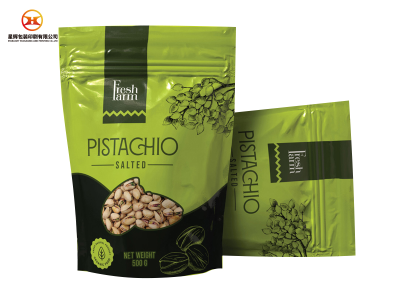 Self-supporting zippered pocket