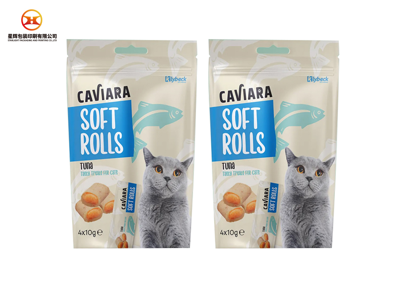 Self-supporting zippered pocket