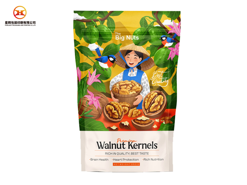 Self-supporting zippered pocket