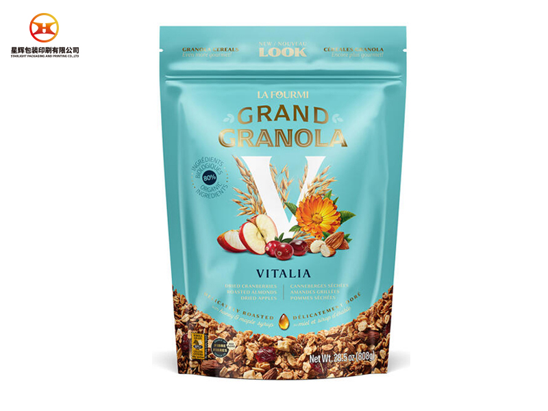 Self-supporting zippered pocket